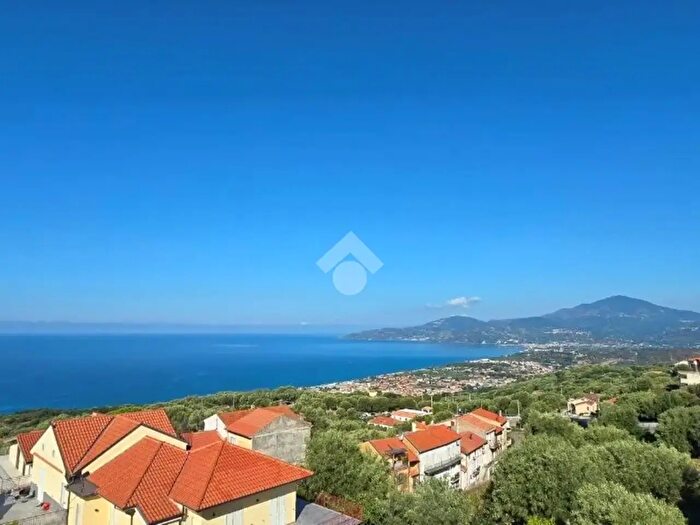 Appartamento con 7 locali in vendita in Via XXIV Maggio, Ascea