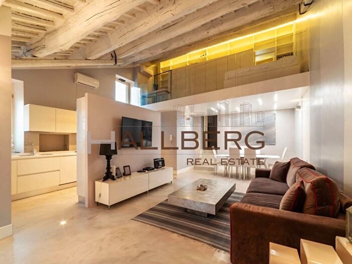 Casa quadrilocale in affitto in Campo De Fiori, Campo de Fiori, Roma