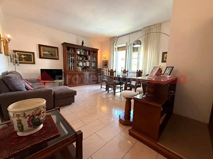 Appartamento con 5 locali in vendita in Livorno