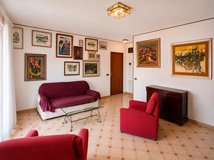 Appartamento quadrilocale in vendita in Via dei Fiori, Palermo