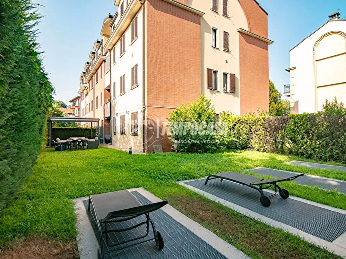 Appartamento trilocale in vendita in Via Bellotto, Vaprio D'Adda