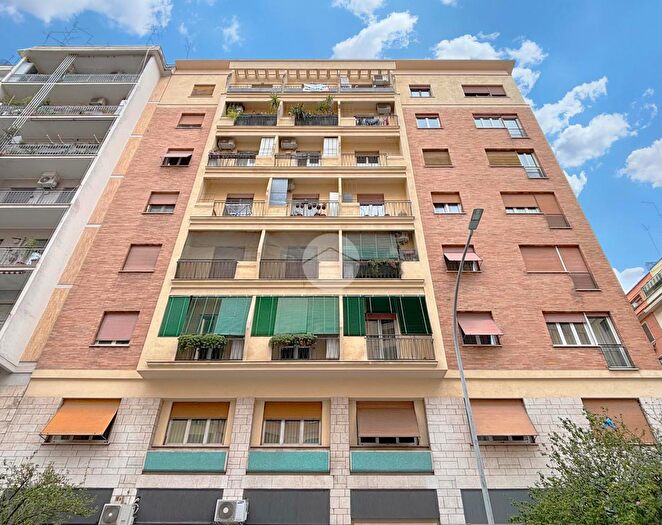 Appartamento quadrilocale in vendita in Largo Orazi E Curiazi, Roma