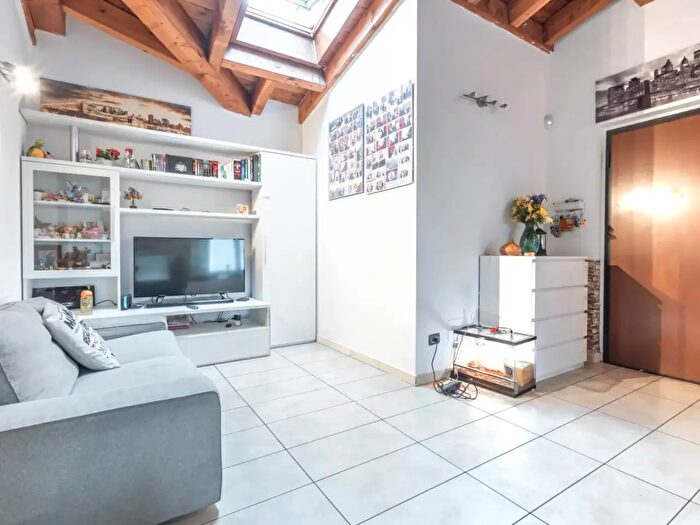 Casa trilocale in vendita in Via Maroncelli, Meda