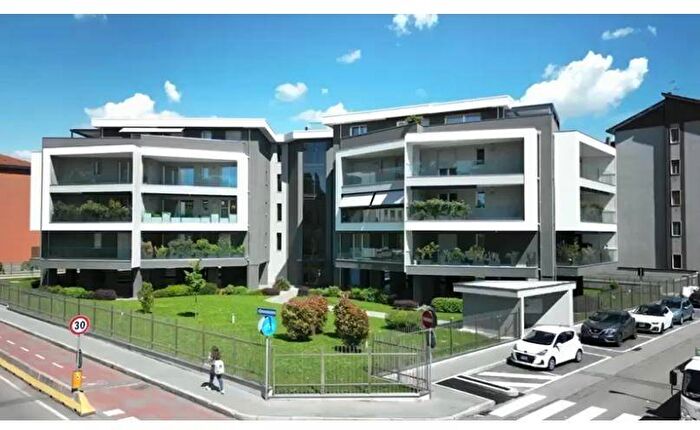 Appartamento bilocale in affitto in Via Antonio Cantore, Piscina, Legnano