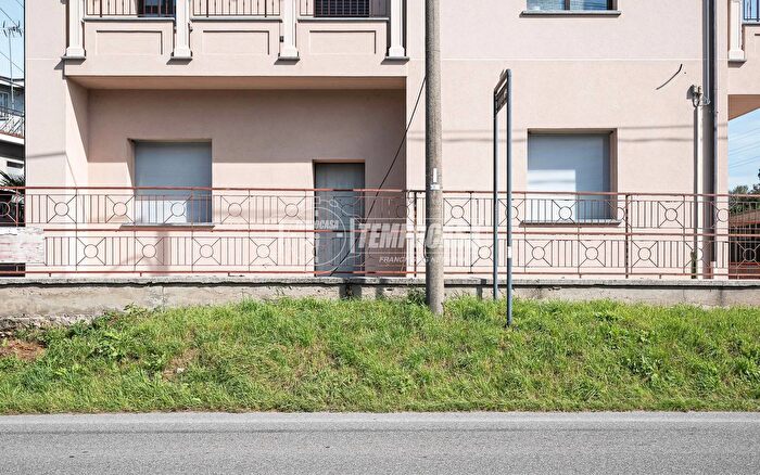 Appartamento con 5 locali in vendita in Via Alessandro Volta, Arosio