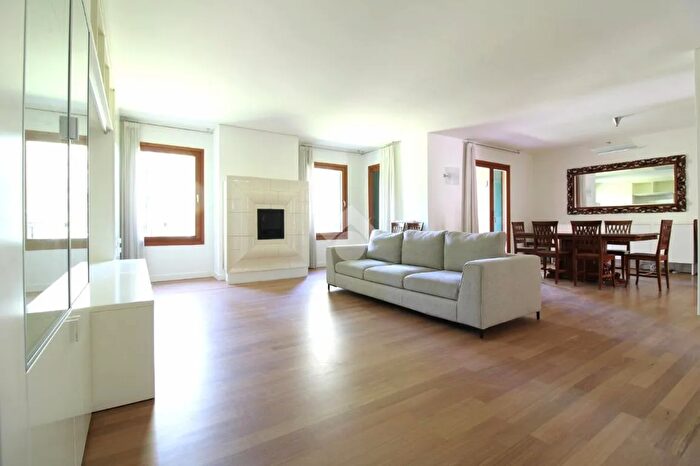 Appartamento con 5 locali in affitto in Piazza Fabbrica Rubbiani, Sassuolo