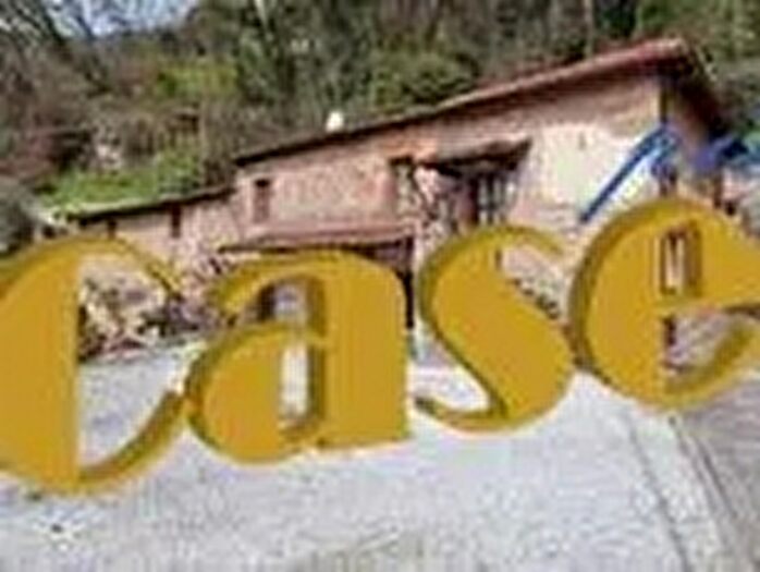 Casa con 14 locali in vendita in Camaiore