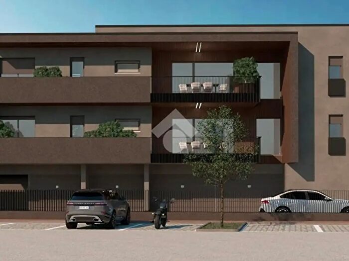 Appartamento quadrilocale in vendita in Via Canova, Fiesso DArtico