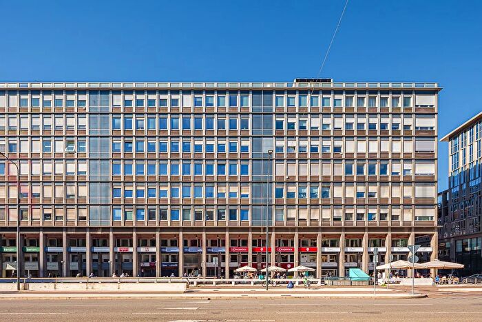 Appartamento quadrilocale in vendita in Via Vittor Pisani, Milano