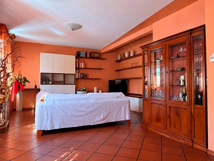 Casa trilocale in vendita in Via Olubra, Piacenza