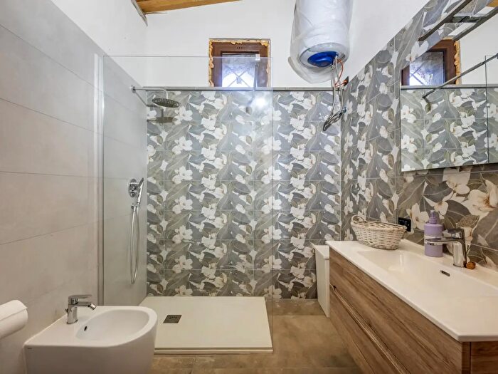 Casa quadrilocale in vendita in Via Ariana, Velletri