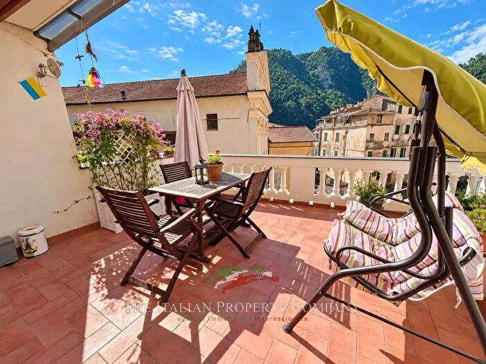 Appartamento quadrilocale in vendita in Piazza Ss Giacomo E Filippo, Airole