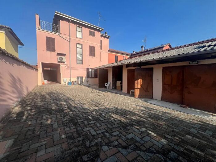Casa trilocale in vendita in Piacenza