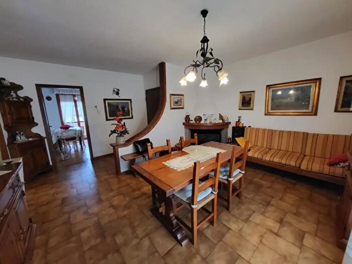 Appartamento con 5 locali in vendita in Calcinaia