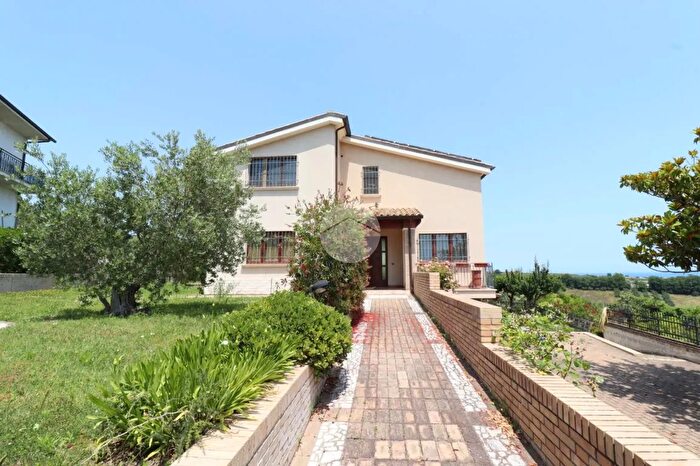 Casa con 6 locali in vendita in Via Vaschiola, Torrevecchia Teatina