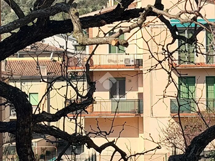 Appartamento con 5 locali in vendita in Via Rizzoni, Verona