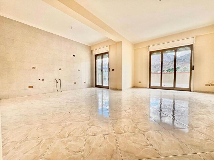 Appartamento trilocale in affitto in Via Luigi Cosenz, CEP Michelangelo Alta, Palermo