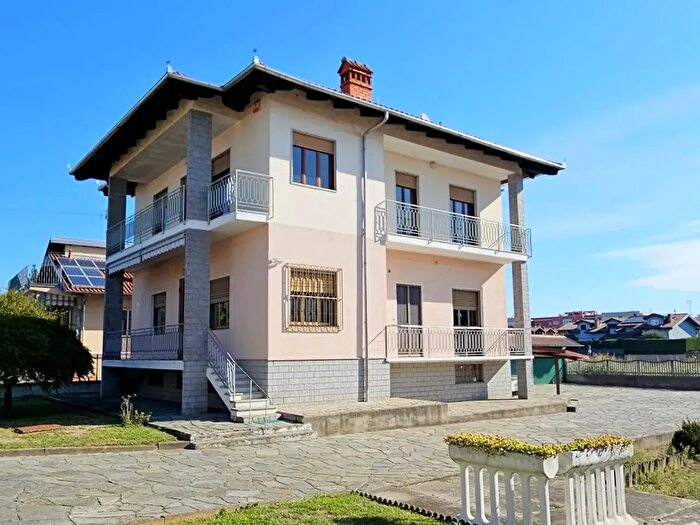 Casa con 8 locali in vendita in Via Roma, Torrazza Piemonte