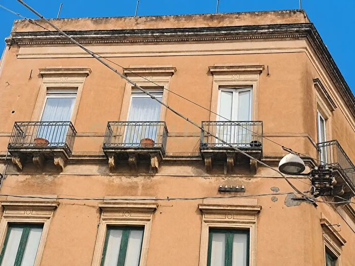 Appartamento con 7 locali in vendita in Via Sciarelle, Acireale