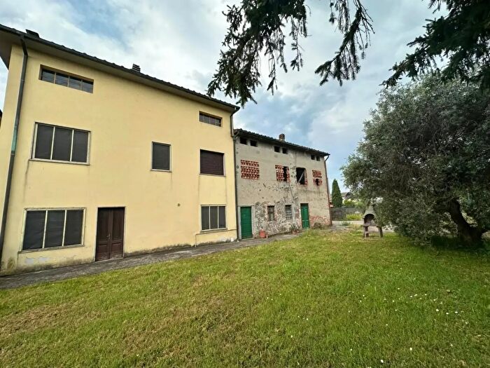 Casa con 12 locali in vendita in Capannori