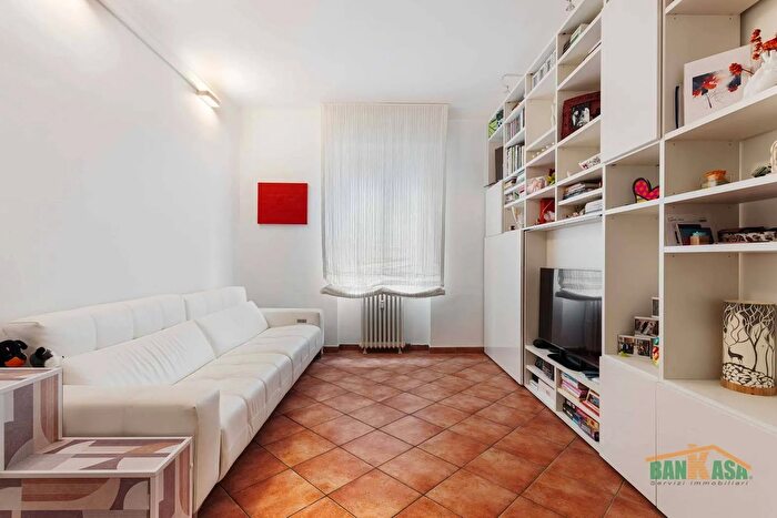 Appartamento trilocale in vendita in Via Meina, Milano