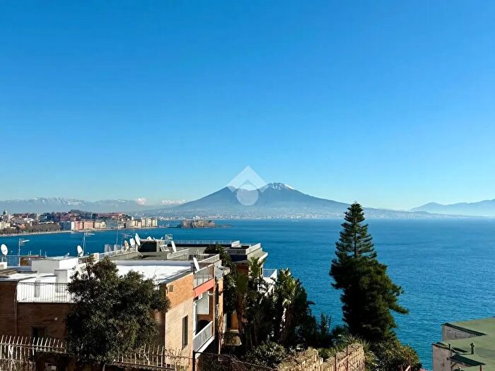 Appartamento con 6 locali in affitto in Via Orazio, Napoli