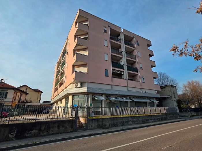 Appartamento bilocale in vendita in Via Scalabrini, Como