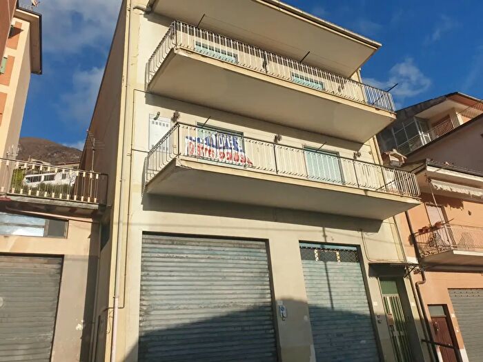 Appartamento con 8 locali in vendita in Via Daniele Manin, Sala Consilina
