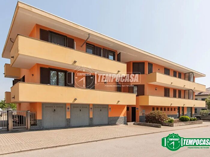 Appartamento trilocale in vendita in Via Don Tubi F, Oleggio