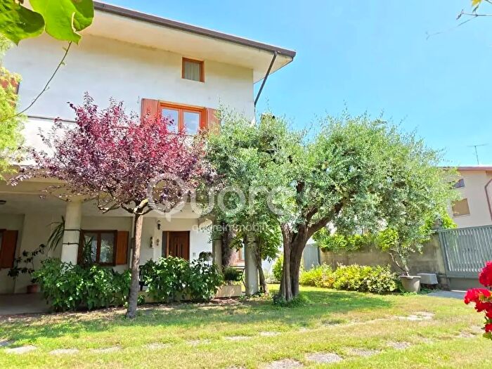 Casa con 10 locali in vendita in Via Buja, Gemona Del Friuli