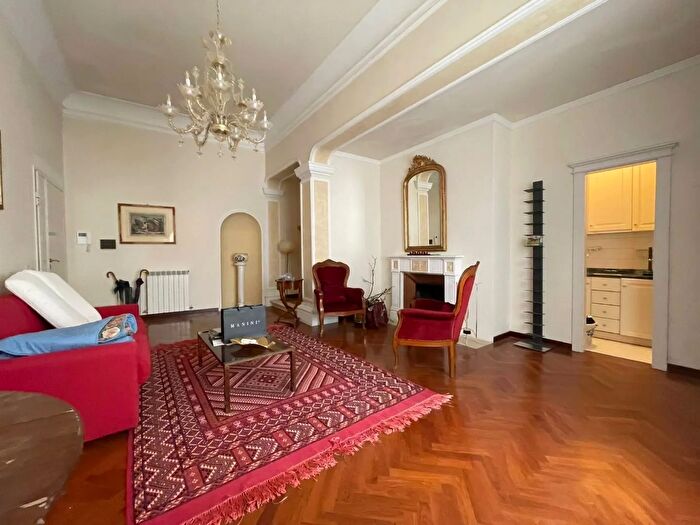 Appartamento con 6 locali in vendita in Siena