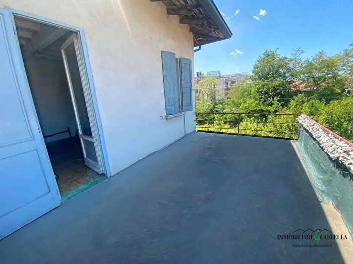 Casa con 7 locali in vendita in Via Val dEnza Nord Canossa, Canossa