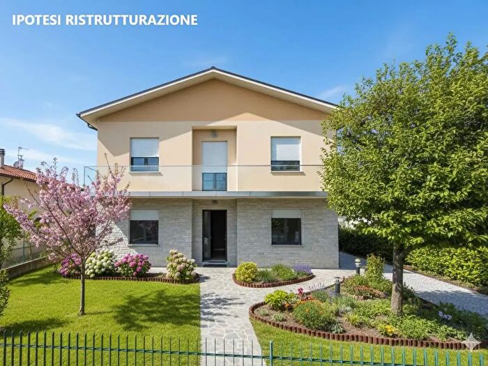 Casa con 8 locali in vendita in Torreglia