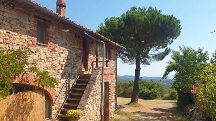 Casa con 6 locali in vendita in Montegabbione