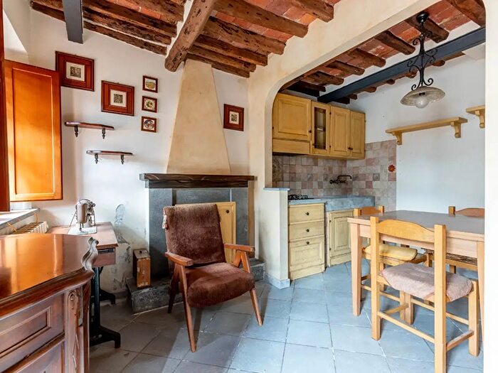 Casa trilocale in vendita in Lucca