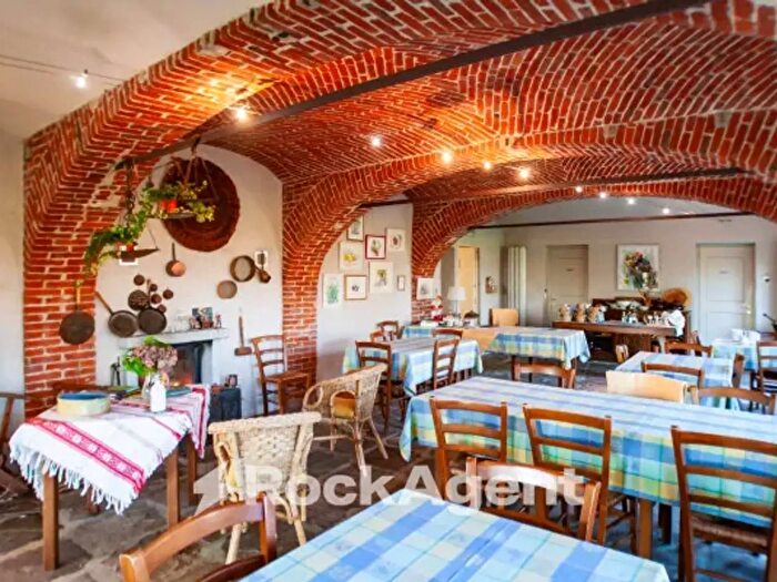 Casa con 6 locali in vendita in Dogliani