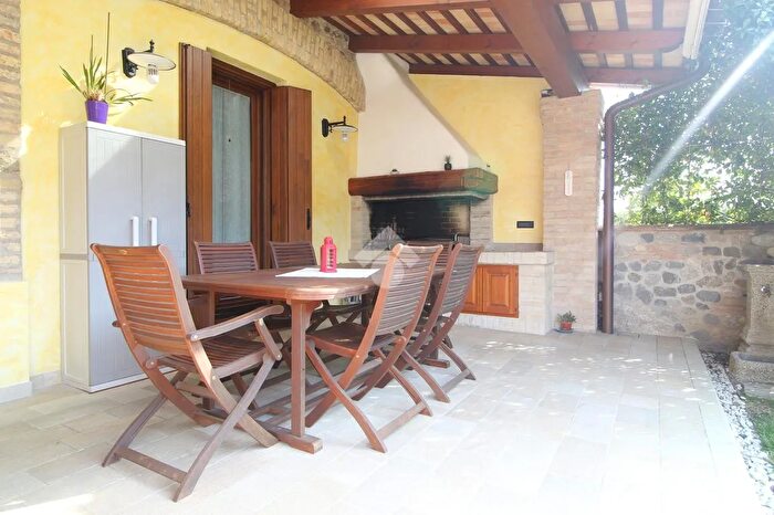 Casa quadrilocale in vendita in Via Neveano, Martignacco