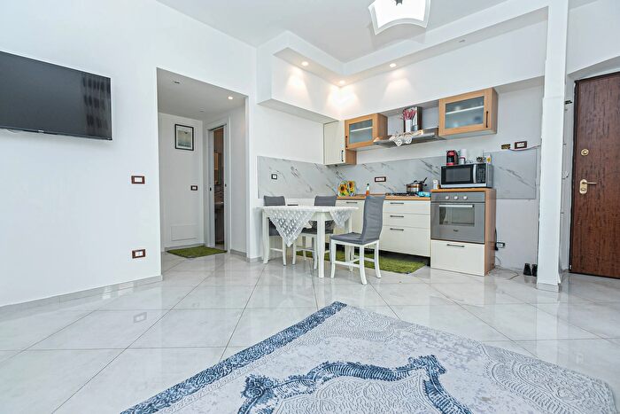 Appartamento con 5 locali in vendita in Via del Lagaccio, Genova