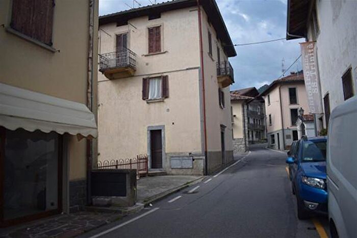 Appartamento quadrilocale in vendita in Via Palma Il Vecchio, Serina