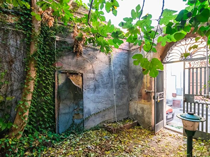 Casa con 5 locali in vendita in Biancavilla