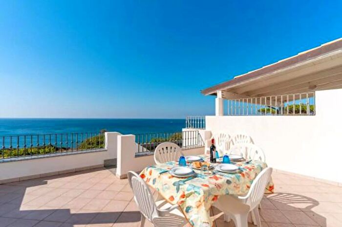 Casa quadrilocale in affitto in Via Alcide De Gasperi, Patu