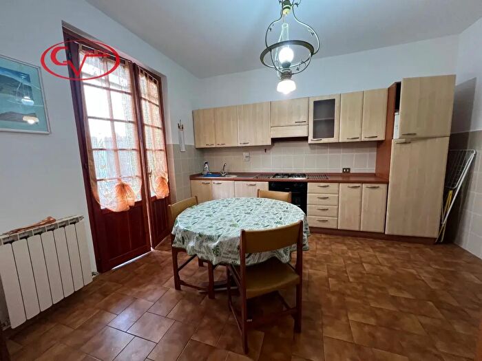 Appartamento trilocale in affitto in Via Giuseppe Verdi, Bucine