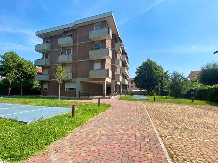 Appartamento trilocale in affitto in via leopardi, Centro, Cernusco sul Naviglio