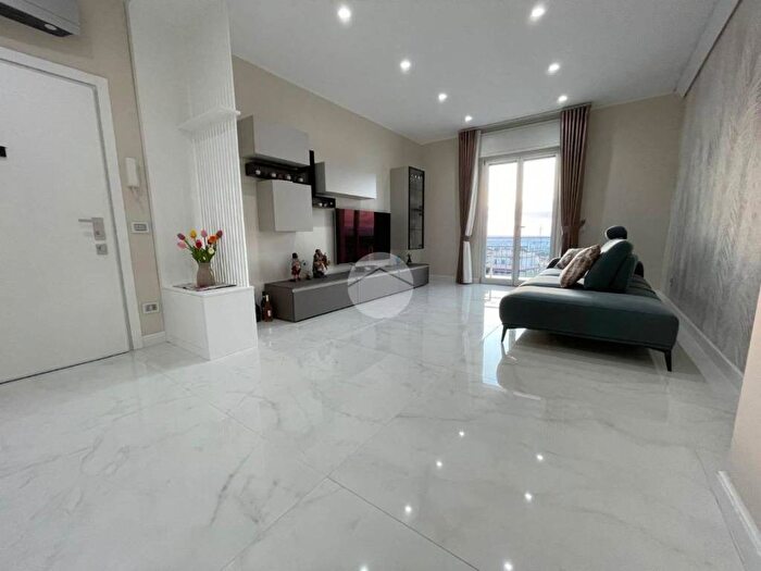 Appartamento trilocale in affitto in Via Massa, Centro, Pollena Trocchia