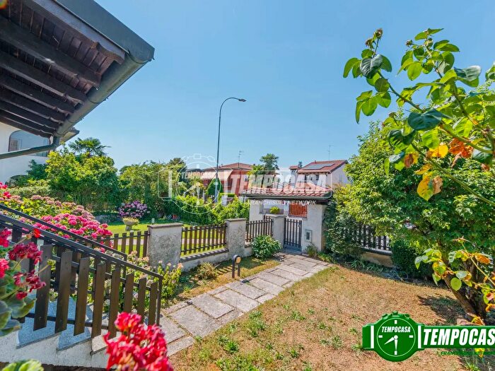 Casa quadrilocale in vendita in Via Papa Giovanni XXIII, Noviglio