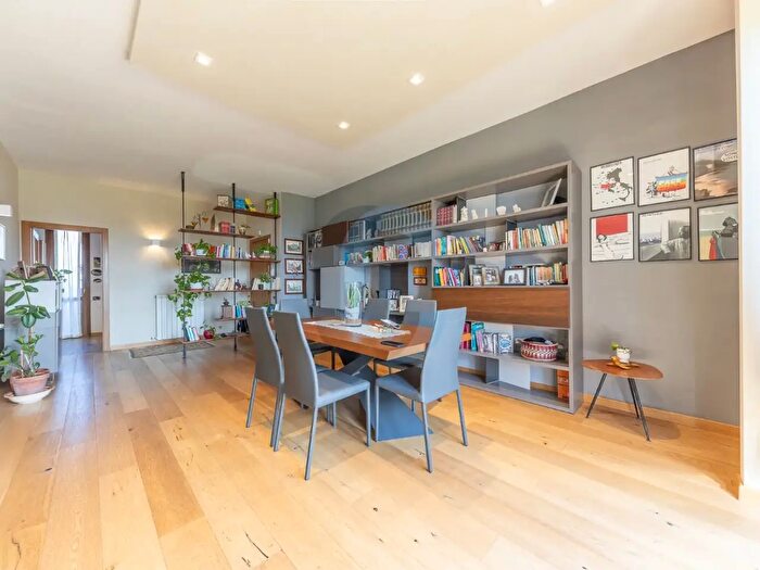 Appartamento con 5 locali in vendita in Via Enrico De Nicola, Frascati