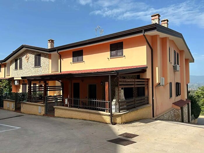 Appartamento quadrilocale in vendita in Via Fratelli Bandiera, Zumpano