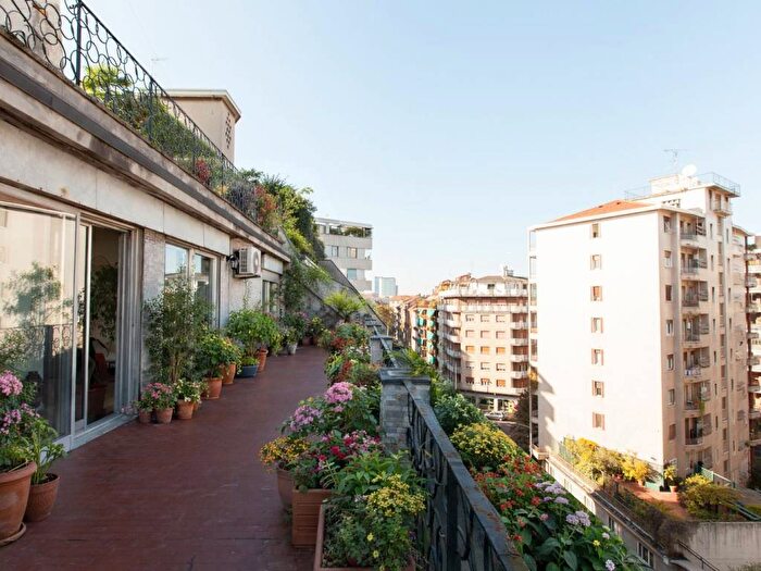 Appartamento con 5 locali in affitto in Via Plinio, Città Studi, Milano