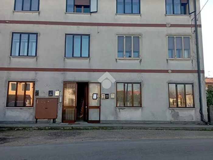 Appartamento trilocale in vendita in Via Ceresara, Solesino
