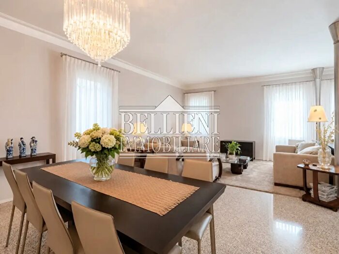 Casa con 9 locali in vendita in Contra' Porta Santa Lucia, Vicenza